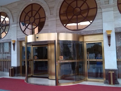 旋轉(zhuǎn)門首選廣東堅(jiān)鋒JFMY，覆蓋華南所有城市售后服務(wù)無(wú)憂