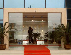 北京玻璃門安裝指南 無框玻璃門與豪華旋轉(zhuǎn)門的專業(yè)解析